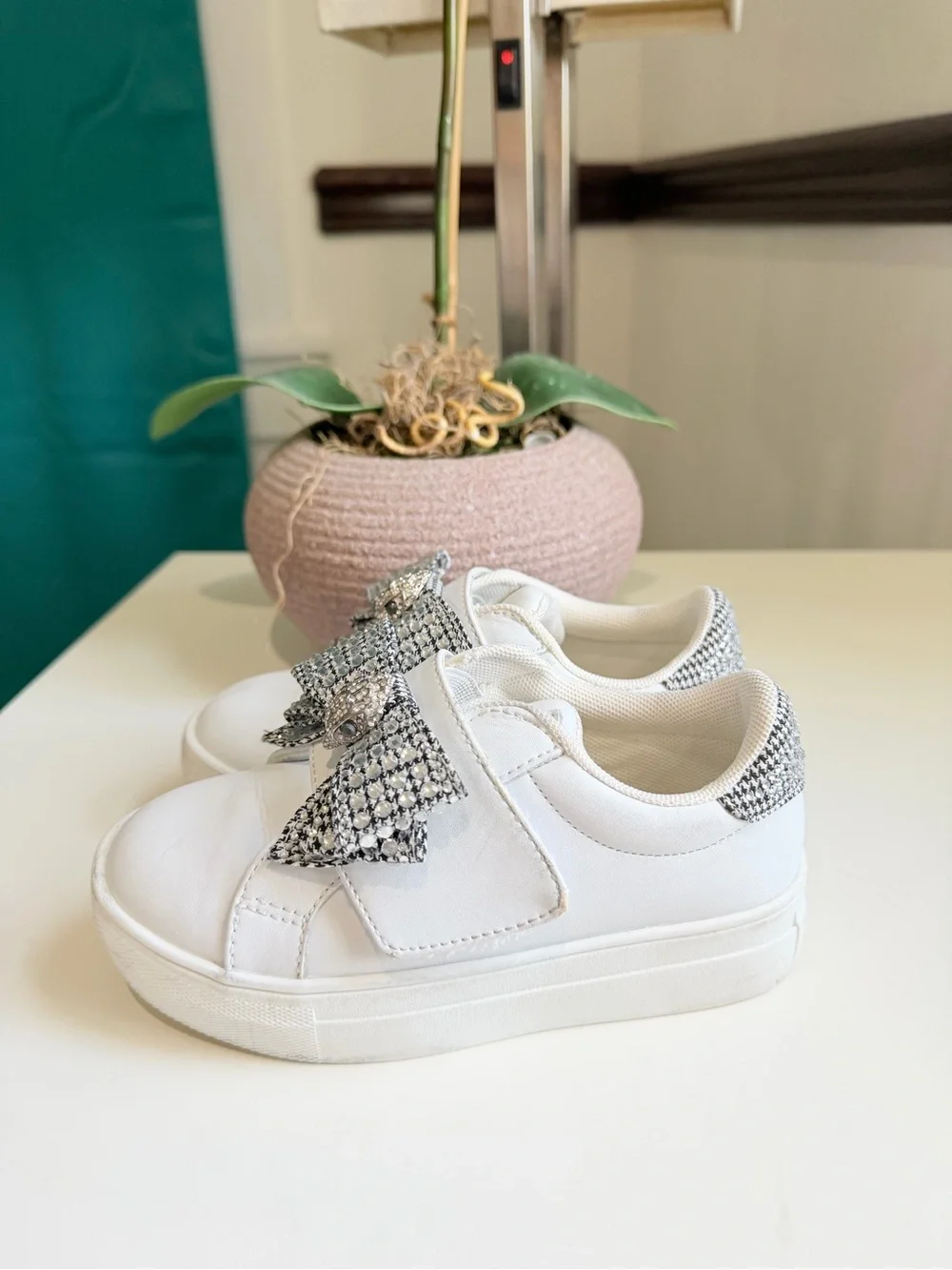 Kurt Geiger Kids Mini Laney Bow Sneakers Size 9 Toddler White Crystal